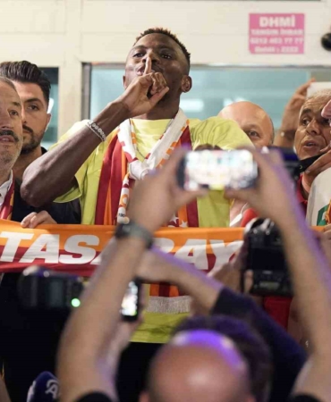 Galatasaray’ın yeni transferi Victor Osimhen, İstanbul’a geldi