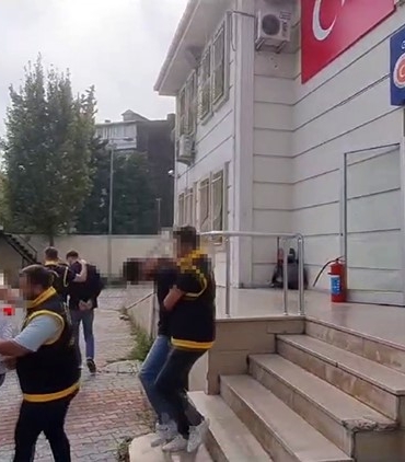 Gaziosmanpaşa’da ‘korna çaldı’ diye sürücüyü darp eden 3 şüpheli yakalandı