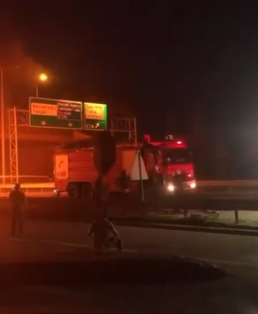 Geri dönüşüm yüklü kamyon alev alev yandı