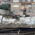 Güngören’de inşaat çalışması sırasında istinat duvarı ve yol çöktü