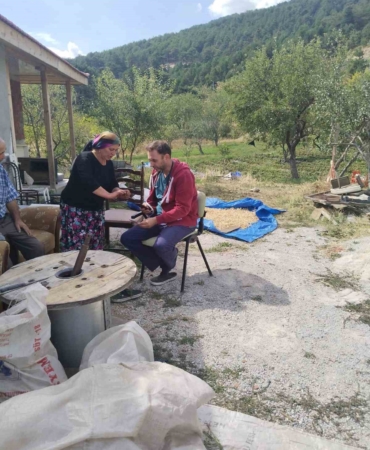 Hastasının ayağına giden doktor yüz güldürüyor