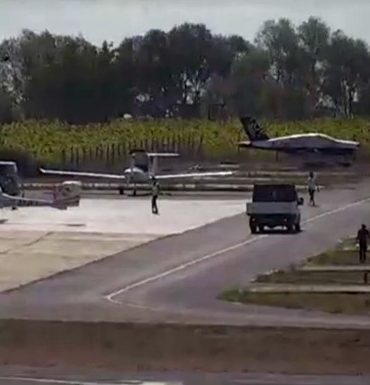 Hezarfen Havalimanı’nda uçak pistten çıktı