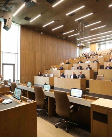 İnegöl Belediyesi’nin 5 yıllık yol haritası meclisten geçti