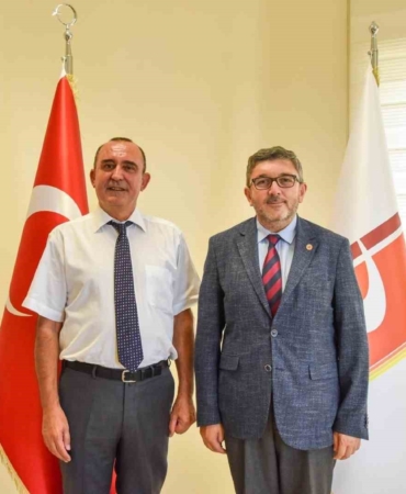 İnsan ve Toplum Bilimleri Fakültesinde bayrak değişimi