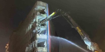 İstanbul Ticaret Borsası’na ait atıl durumdaki binanın Fatih Belediyesi tarafından yıkımına başlandı