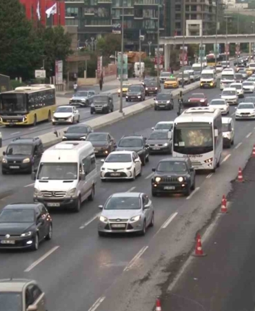 İstanbul’da eğitim-öğretim döneminin başlamasıyla birlikte trafikte yoğunluk oluştu