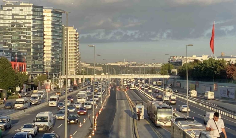 İstanbul’da okulun ilk günü trafik yoğunluğu yaşandı