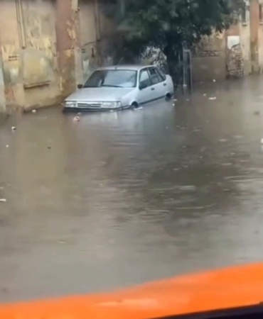 İstanbul’da sağanak yağış etkili oldu, yollar göle döndü