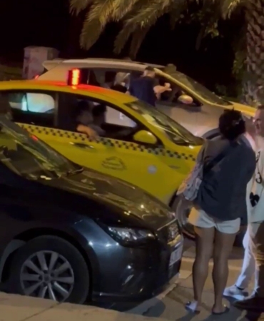 Kadıköy’de aracın önünü kesip darp ettiler: O anlar kamerada