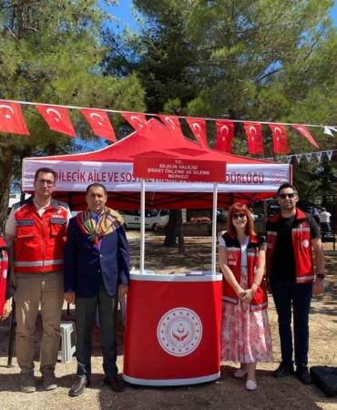 Kadına yönelik şiddete tepkilerini stant kurarak gösterdiler