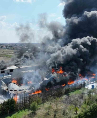 Kapaklı’da kimyasal fabrika yangını dron ile görüntülendi
