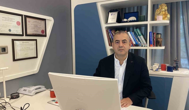 Karavanıyla dünyayı gezen 79 yaşındaki adam dev mide fıtığından İstanbul’da kurtuldu