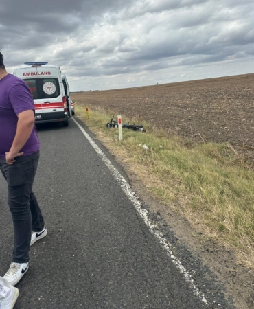 Kaza yapan ehliyetsiz motosiklet sürücüsü hastanelik oldu