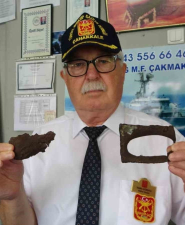 Kıbrıs Gazisi ‘Madalyalarım’ dediği şarapnel parçalarını 50 yıldır saklıyor