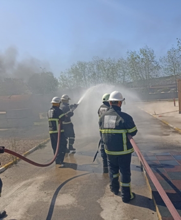Kimya fabrikasının ekipleri yangına doğru müdahaleyi öğrendi