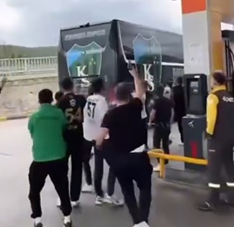 Kocaelispor’a Bolu’da saldırı, tabanca ile otobüsün arkasından koştu