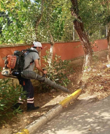 Körfez’de okul bahçeleri temizlendi