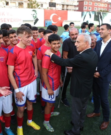 Küçükçekmece’de U14-U16 Futbol Turnuvası kupa töreni düzenlendi