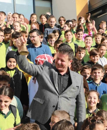 Kuzuluk Dr. Enver Ören Ortaokulu’nda ilk ders zilini Başkan Soykan çaldı