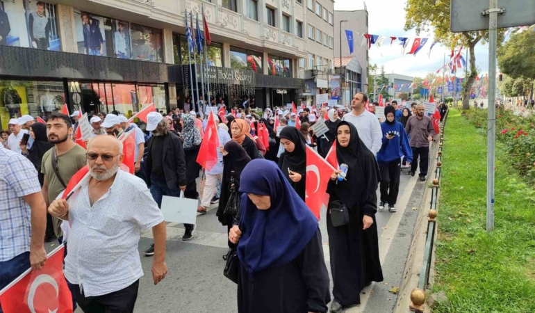 LGBT’ye karşıtı yüzlerce vatandaş Fatih’te bir araya geldi