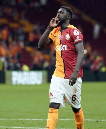 Maç sonu 3’lüsü Davinson Sanchez’den