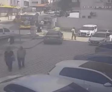 Maltepe’de araç içindeki husumetlisine kurşun yağdırdı