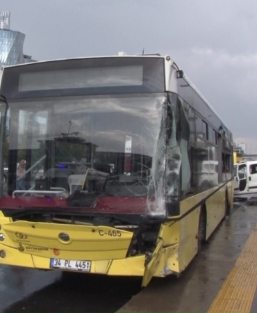 Maltepe’de İETT otobüsünün karıştığı zincirleme kaza: 4 yaralı