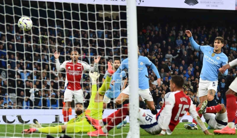 Manchester City, Arsenal karşısında son dakikada 1 puan aldı