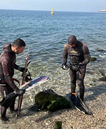 Marmara’da 2 dalgıç, 320 kilogram orkinos avladı
