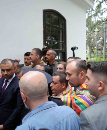 MHP Genel Sekreteri İsmet Büyükataman Ertuğrul Gazi Türbesi’ne alınmayınca arbede yaşandı