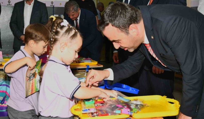 Miniklere kırtasiye desteği