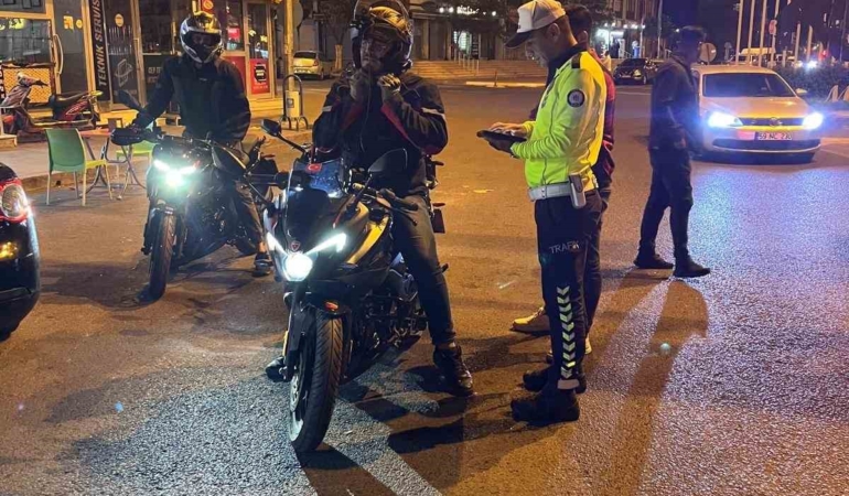 Motosiklet sürücülerine sıkı denetim