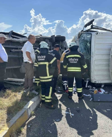 Muratlı Çevreyolu’nda iki araç çarpıştı: 2 yaralı