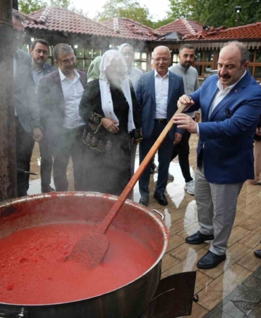 Mustafa Varank salça kazanı başına geçti