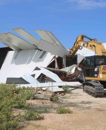 Nilüfer’de 2 kaçak yapı daha yıkıldı