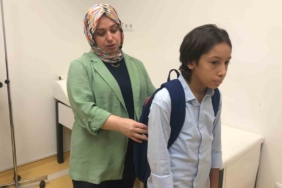 Okul çantası hazırlarken buna dikkat: Ağır kitapları sırta yakın koyun