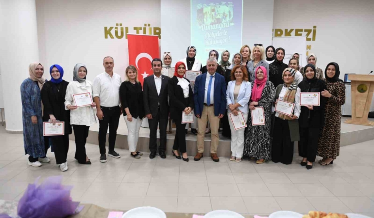 Osmangazi’de Diksiyon Atölyesi’ni tamamlayan kursiyerler sertifikalarını aldı
