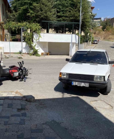 Otomobil ile motosiklet çarpıştı, 1 kişi yaralandı