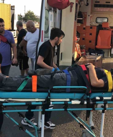 Otomobilin çarptığı yayanın ağır yaralandığı kaza kamerada