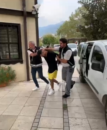 (Özel) Bursa’da suç makinesinden polislere: “Maymun çiçeğine yakalandım size de bulaşır”