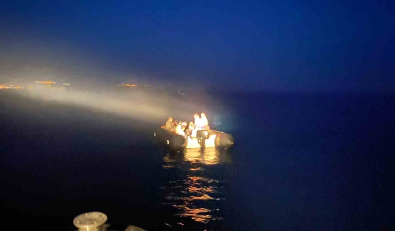 (Özel) Yunan Sahil Güvenlik kaçak göçmenleri ölüme terk etmeye devam ediyor