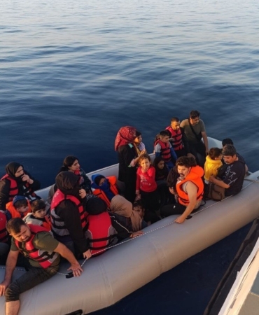 (Özel) Yunan unsurları çocukların da aralarında bulunduğu kaçak göçmenleri ölüme terk etti