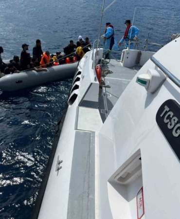 (Özel) Yunanistan ölüme terk ediyor, Türk Sahil Güvenlik kurtarıyor