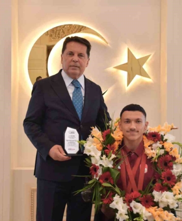 Paralimpik Şampiyon Umut Ünlü’den Başkan Özer’e ziyaret