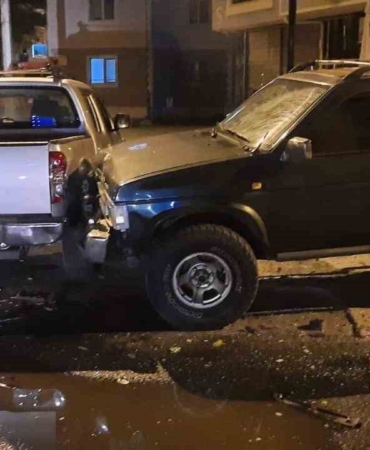 Park halindeki araçlara çarpıp kaçtı