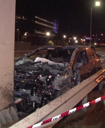 Pendik’te otomobil sürücüsü refüje girdi: 1 ağır yaralı