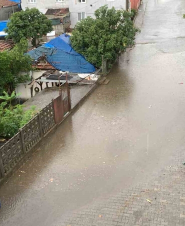 Sağanak bastırdı, Derince sular altında kaldı