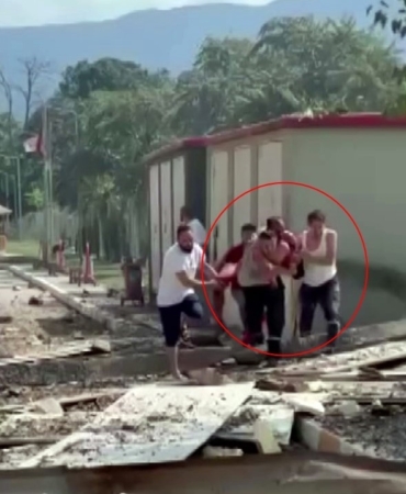 Sakarya’daki patlama sonrası ilk anlar: Yaralıyı böyle taşımışlar