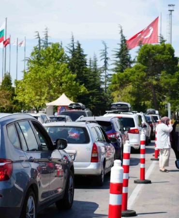 Sınır Kapılarında gurbetçi rekoru kırıldı: 4 milyondan fazla yolcu giriş çıkış yaptı