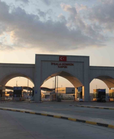 Sınırda dehşet saçmıştı: Polise satırla saldıran Yunan sürücü tutuklandı